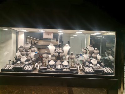 بهترین و زیباترین مانکن طلا فروشی در شیراز